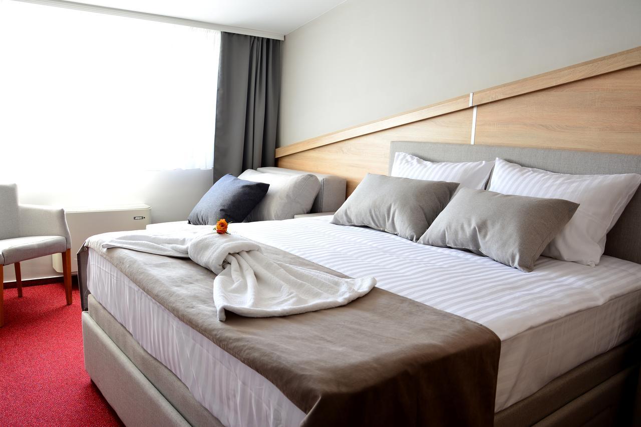 Hotel Dolenjc 新梅斯托 外观 照片