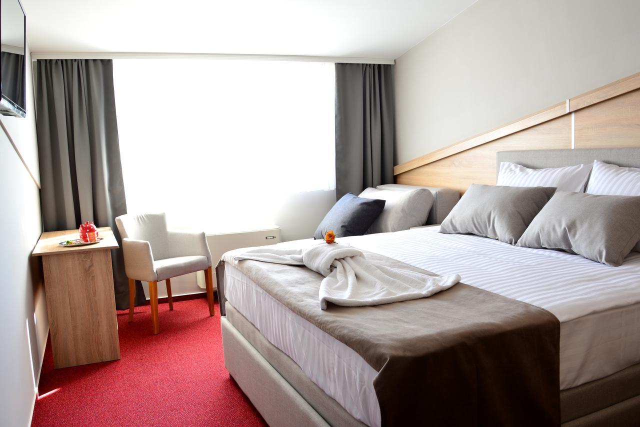 Hotel Dolenjc 新梅斯托 外观 照片